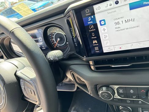 New 2026 Jeep Gladiator Mojave image 24