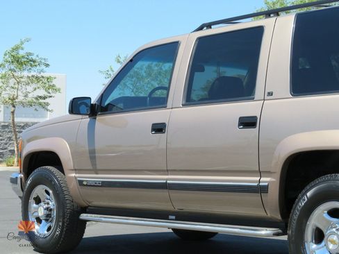 Used 1996 Chevrolet Suburban 2500 AWD/4WD image 19