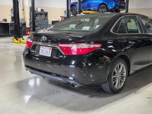Used 2015 Toyota Camry SE FWD image 11