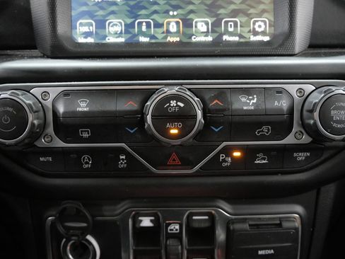 Certified 2023 Jeep Gladiator Overland AWD/4WD image 19