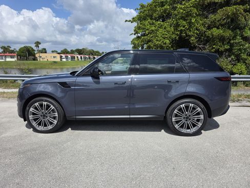 Used 2026 Land Rover Range Rover Sport SE AWD/4WD image 7