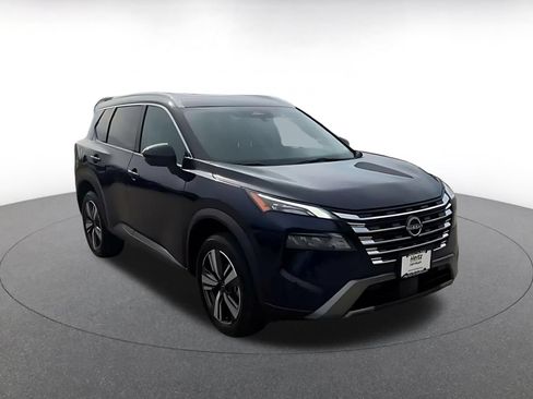 Used 2026 Nissan Rogue SL FWD image 3