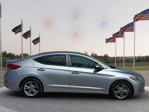 Used 2017 Hyundai Elantra SE FWD image 8