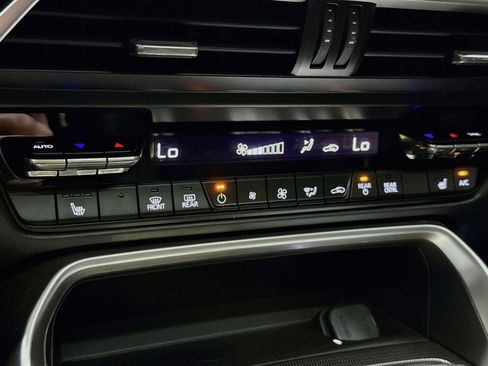Used 2024 MAZDA CX-90 Plug-In Hybrid w/ Premium Pkg AWD/4WD image 18