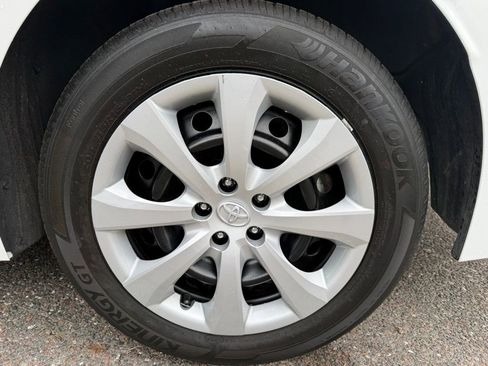 Used 2024 Toyota Corolla LE image 28