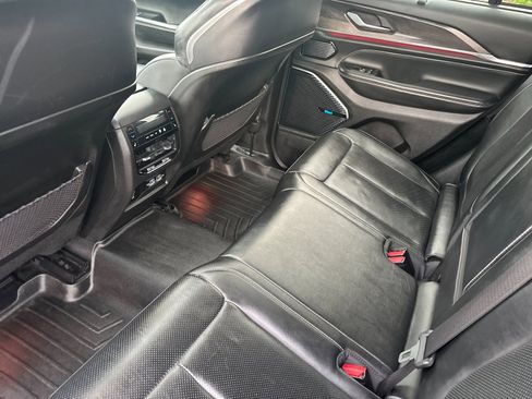 Used 2022 Jeep Grand Cherokee Overland w/ Luxury Tech Group IV AWD/4WD image 13