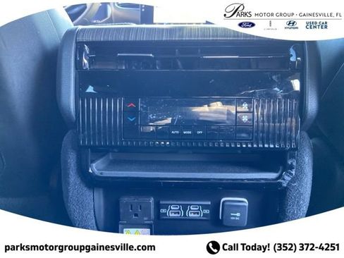 Used 2024 Jeep Wagoneer Series II w/ Flexible Seating Group image 14