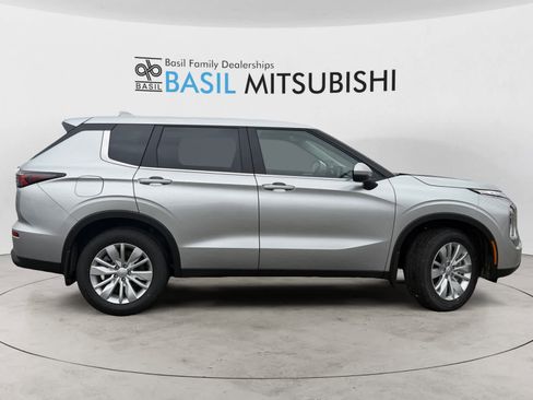 New 2026 Mitsubishi Outlander ES image 6
