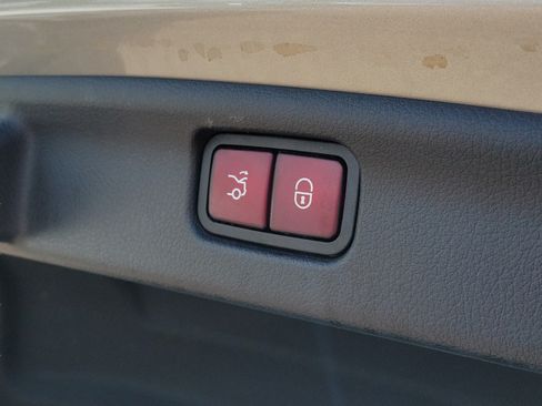 Certified 2023 Mercedes-Benz C 300 Sedan image 6