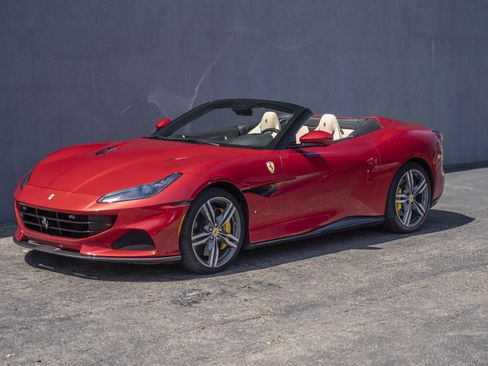 Used 2022 Ferrari Portofino M RWD image 1