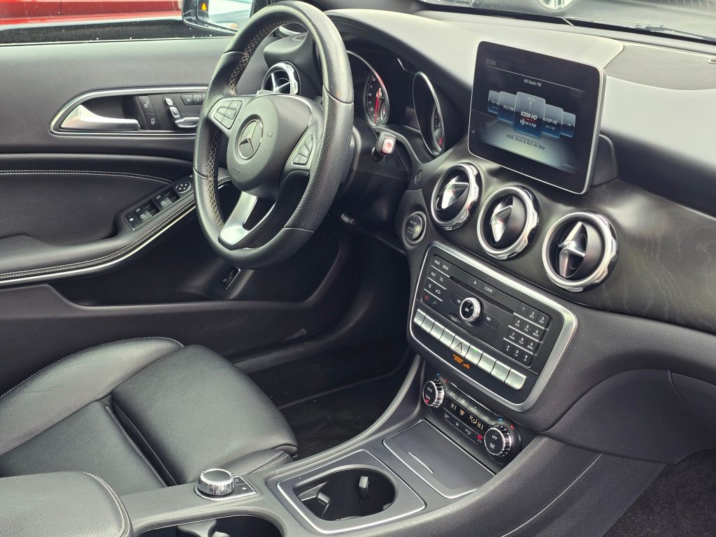 Used 2018 Mercedes-Benz GLA 250 4MATIC image 28