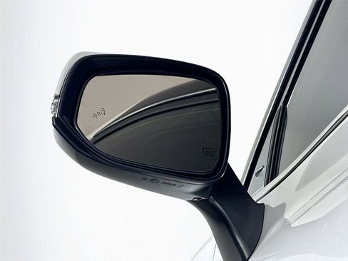 Certified 2023 Toyota Highlander XLE image 5