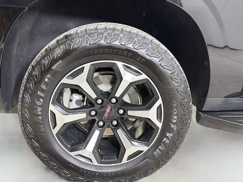 Used 2025 GMC Yukon XL AT4 w/ Premium Trailering Package AWD/4WD image 29