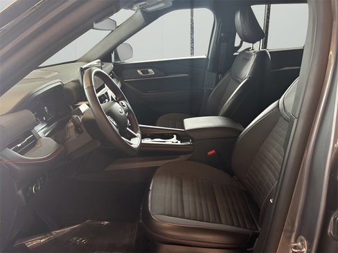 Used 2025 Ford Explorer ST-Line image 9