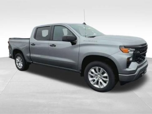 Used 2024 Chevrolet Silverado 1500 Custom image 3