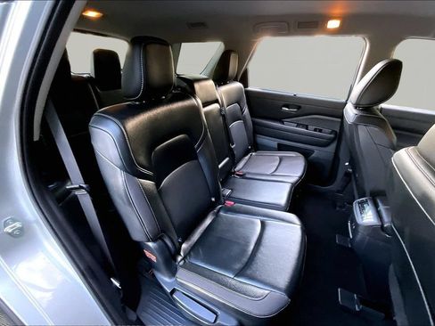 Used 2023 Nissan Pathfinder SL w/ Black Appearance Package AWD/4WD image 20