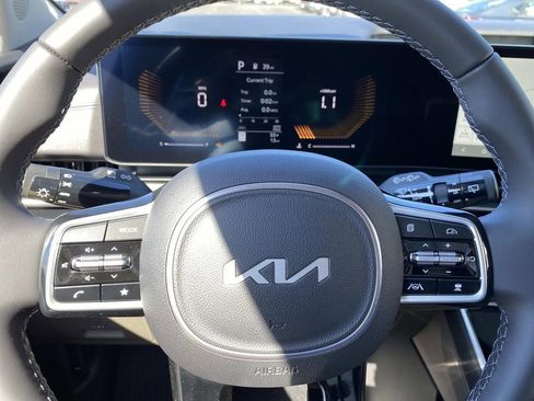 New 2026 Kia Carnival FWD image 14