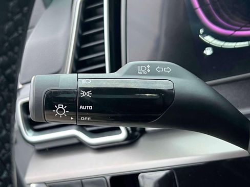 Used 2025 Kia Sportage EX w/ Premium Package image 23