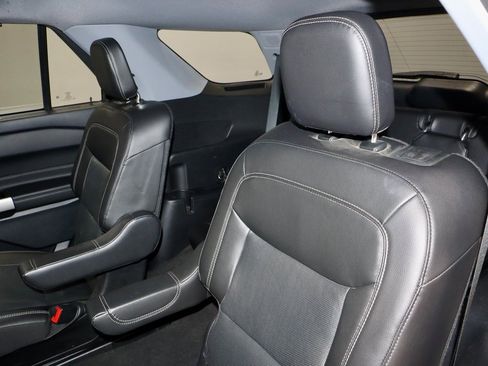 Used 2022 Ford Explorer Limited w/ Equipment Group 301A image 23