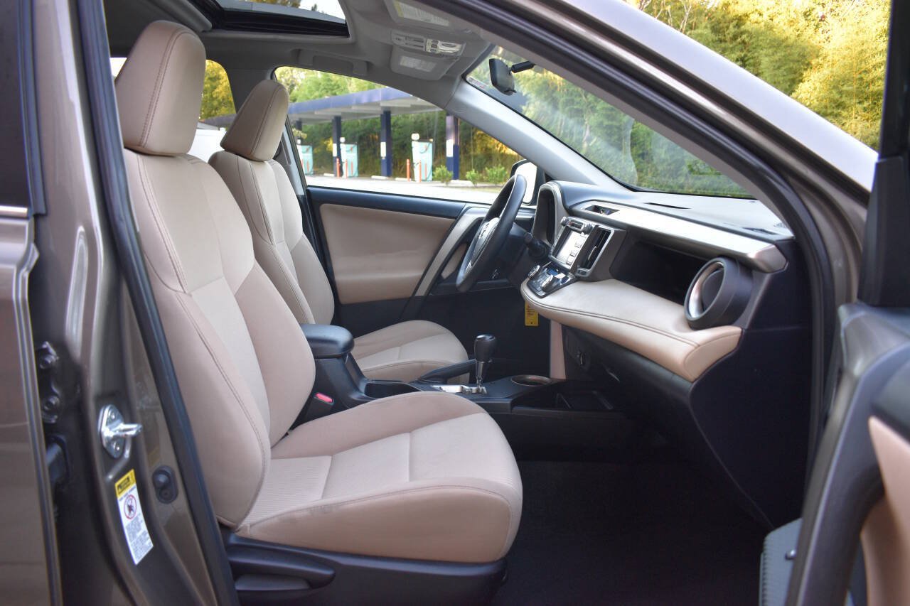 Used 2015 Toyota RAV4 XLE FWD image 8