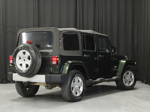 Used 2011 Jeep Wrangler Unlimited Sahara w/ Connectivity Group AWD/4WD image 5