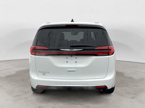 New 2026 Chrysler Pacifica Select image 5