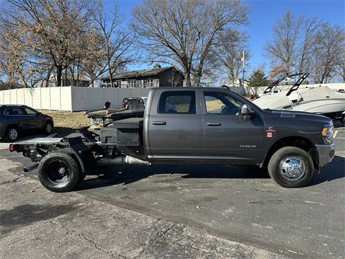 Used 2022 RAM 3500 Tradesman w/ Chrome Appearance Group image 5