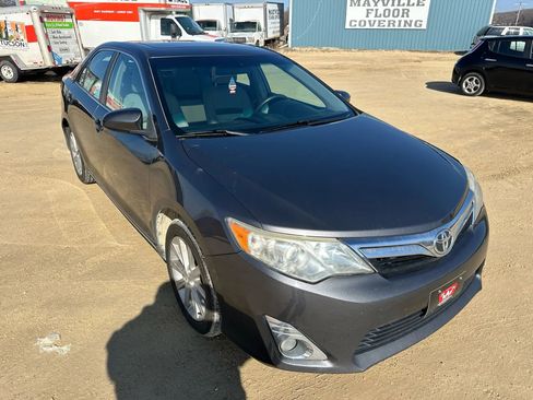 Used 2014 Toyota Camry XLE image 4