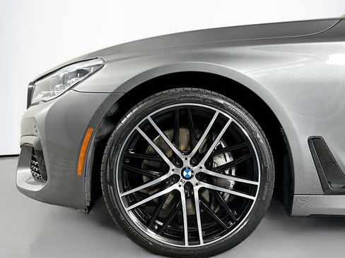 Used 2018 BMW 750i RWD image 12