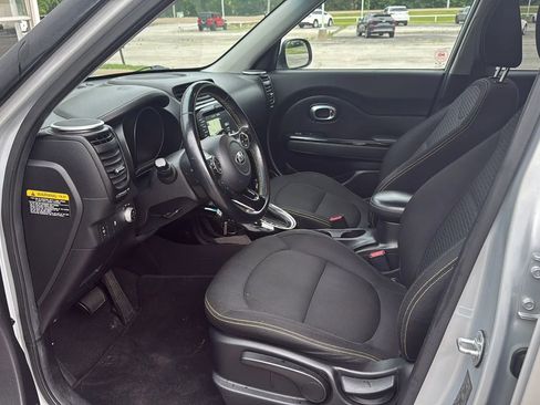 Used 2016 Kia Soul + w/ Audio Package FWD image 12