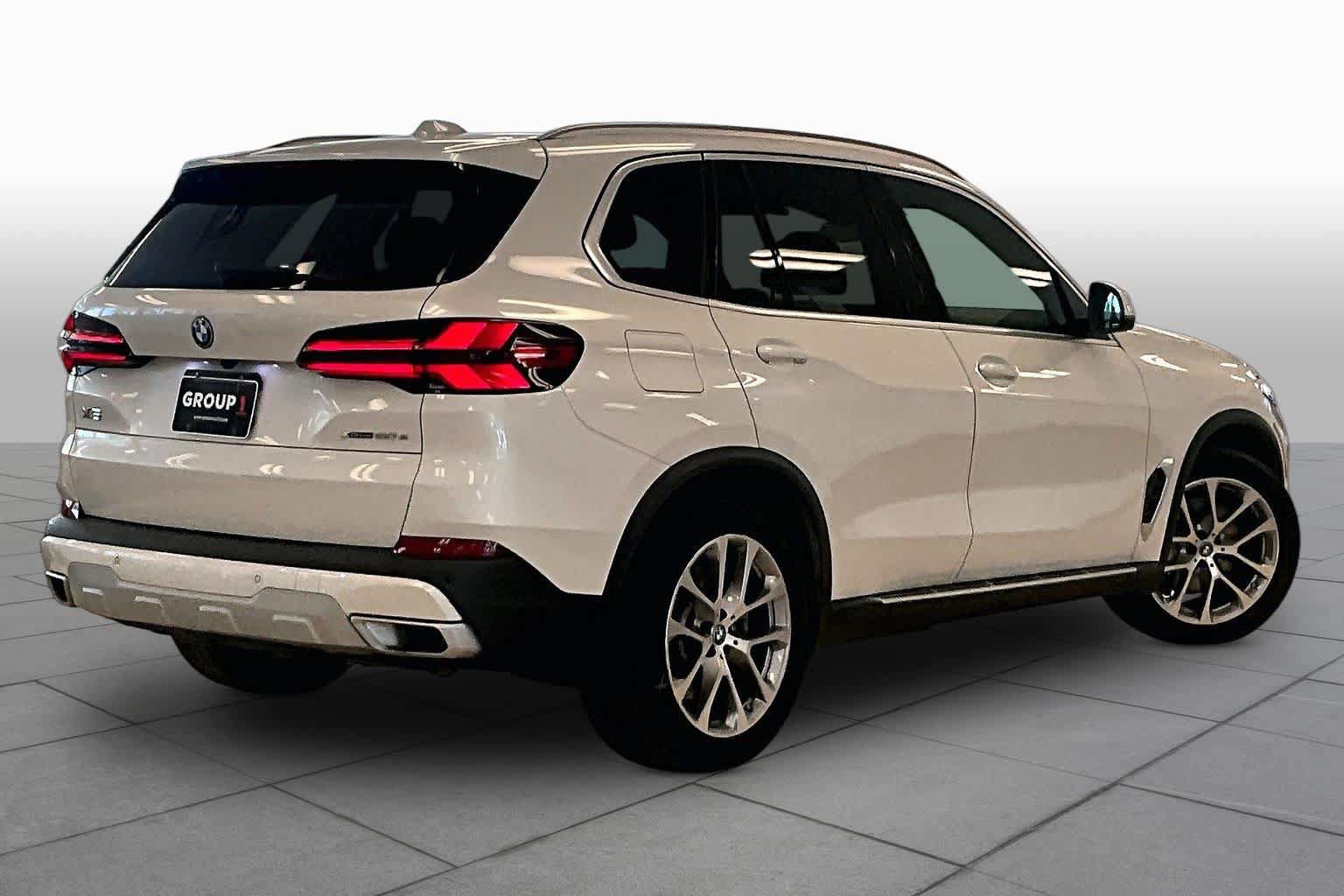 Used 2025 BMW X5 xDrive50e AWD/4WD image 12