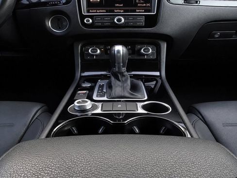 Used 2016 Volkswagen Touareg Sport AWD/4WD image 22