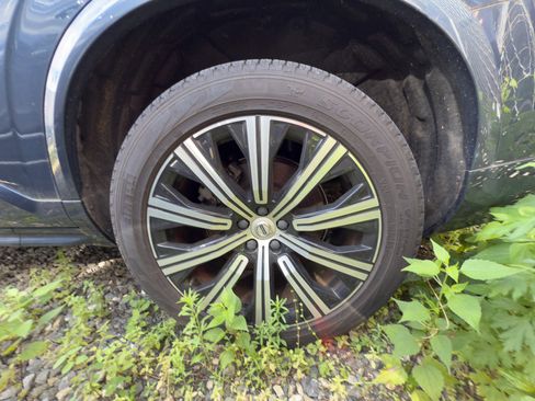 Certified 2023 Volvo XC90 B5 Core w/ Climate Package image 7