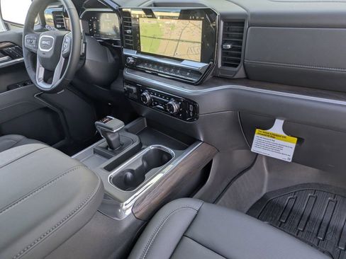New 2026 GMC Sierra 1500 SLT image 28