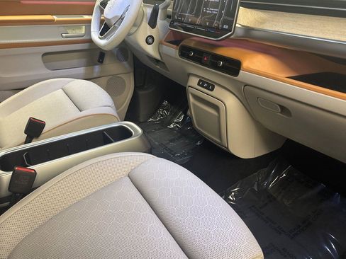 New 2025 Volkswagen ID. Buzz 1st Edition image 14