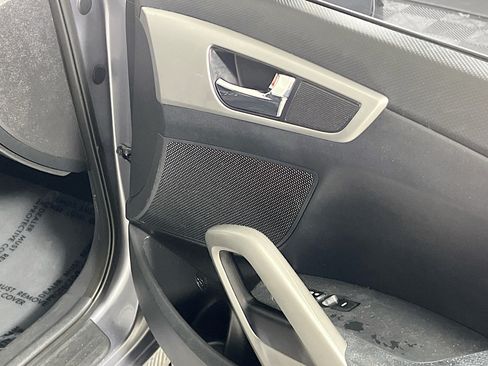 Used 2017 Hyundai Veloster FWD image 32