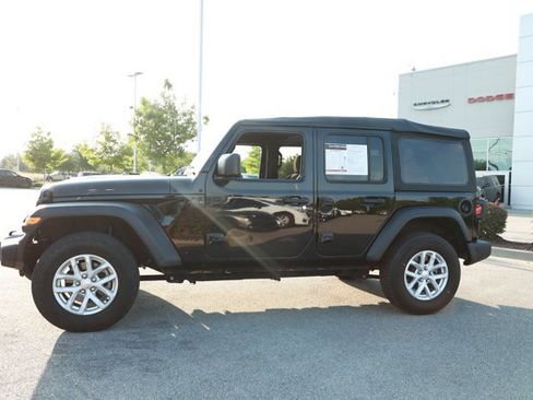 Used 2023 Jeep Wrangler Sport S AWD/4WD image 9