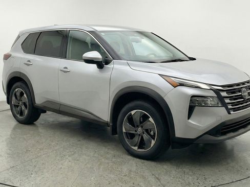 Used 2025 Nissan Rogue SV FWD image 1