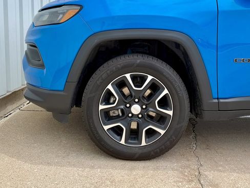 Used 2022 Jeep Compass Latitude w/ Convenience Group AWD/4WD image 37