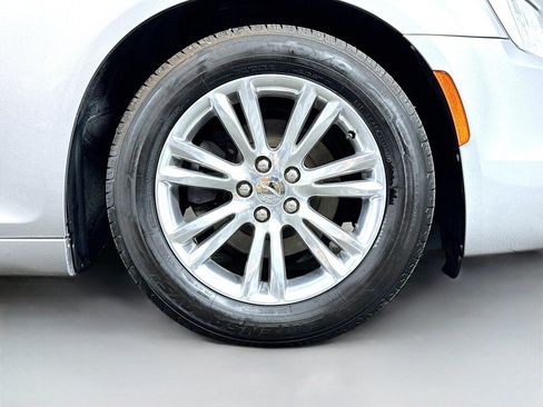 Used 2016 Chrysler 300 C RWD image 42