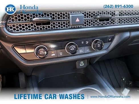 Used 2025 Honda HR-V Sport image 16