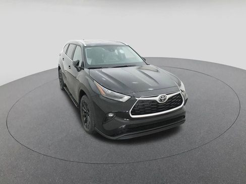 New 2026 Toyota Highlander XLE image 14