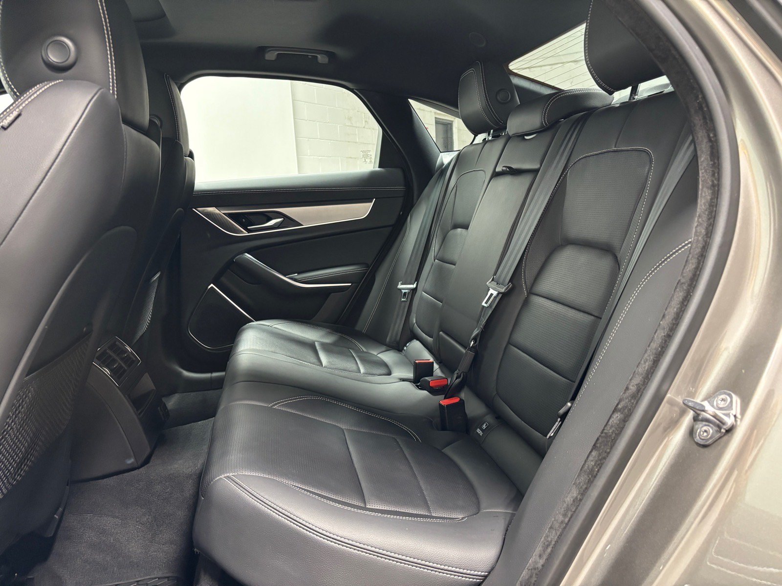 Used 2023 Jaguar XF R-Dynamic SE AWD/4WD image 27
