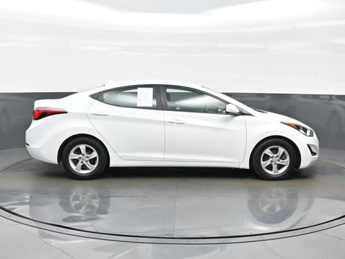 Used 2015 Hyundai Elantra SE FWD image 7