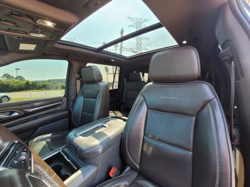 Used 2021 GMC Yukon XL Denali w/ Denali Premium Package RWD image 17
