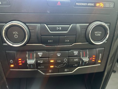 Used 2019 Ford Explorer XLT w/ Equipment Group 202A image 21