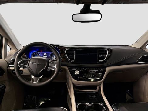 Used 2023 Chrysler Pacifica Limited FWD image 26