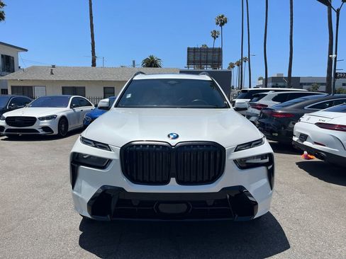 Used 2024 BMW X7 xDrive40i w/ M Sport Package AWD/4WD image 2
