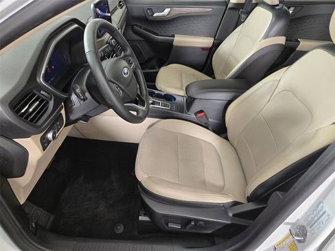 Used 2020 Ford Escape Titanium image 14