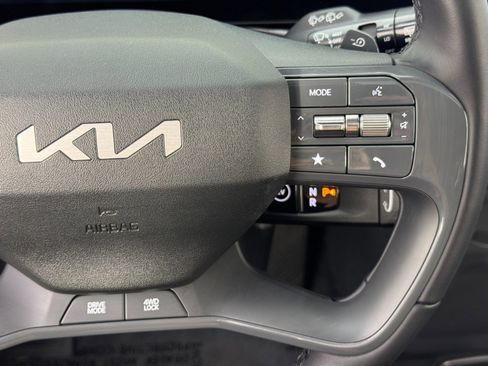 Used 2024 Kia EV9 Wind image 22